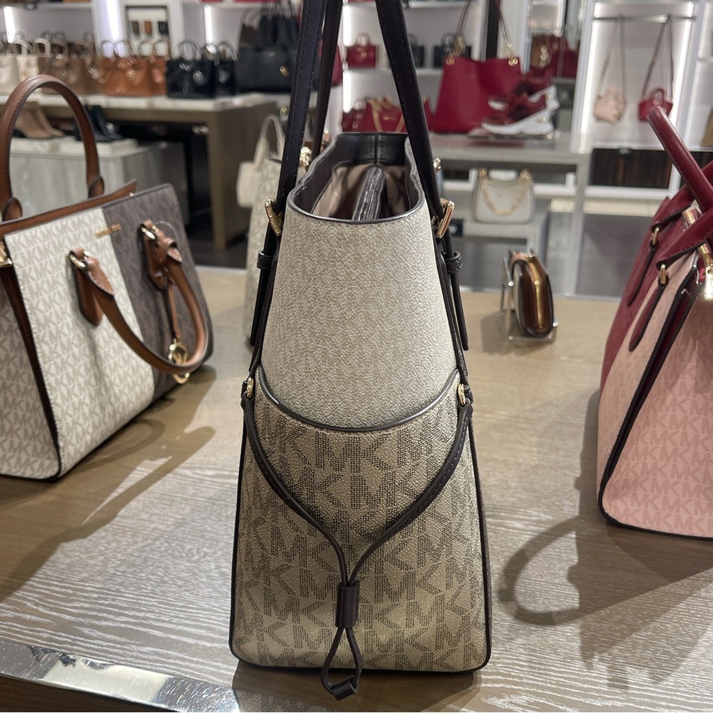MICHAEL KORS Voyager Lg Color-Block Metallic Signature Logo EW Tote 
Brown 
NWT - Picture 11 of 16
